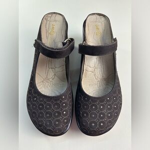 J-41 Dark Brown Perforated Flats